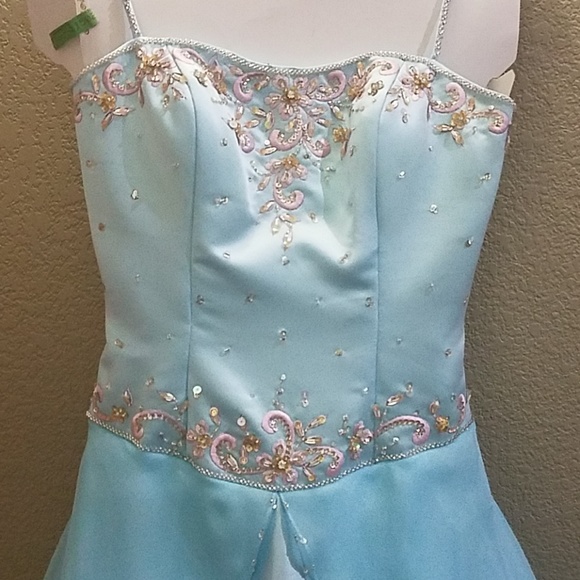Cinderella prom dress - Picture 2 of 6